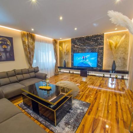 Luxury Apartment Black And Gold Мостар Экстерьер фото
