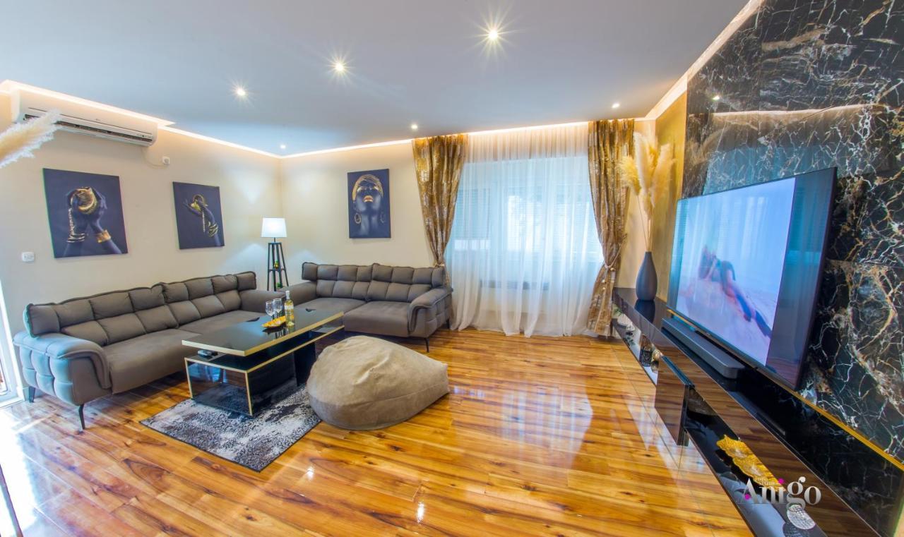 Luxury Apartment Black And Gold Мостар Экстерьер фото