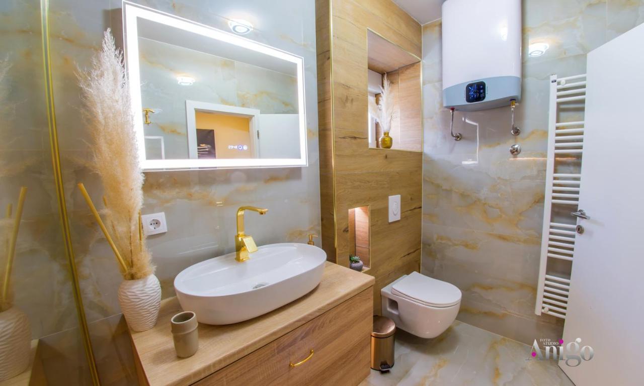 Luxury Apartment Black And Gold Мостар Экстерьер фото