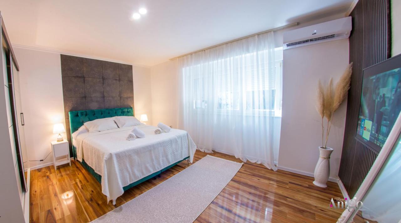 Luxury Apartment Black And Gold Мостар Экстерьер фото