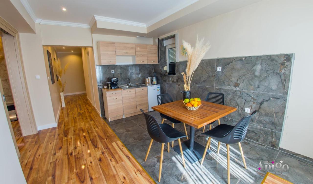 Luxury Apartment Black And Gold Мостар Экстерьер фото