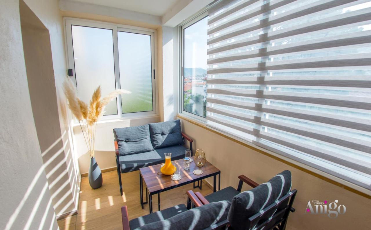 Luxury Apartment Black And Gold Мостар Экстерьер фото