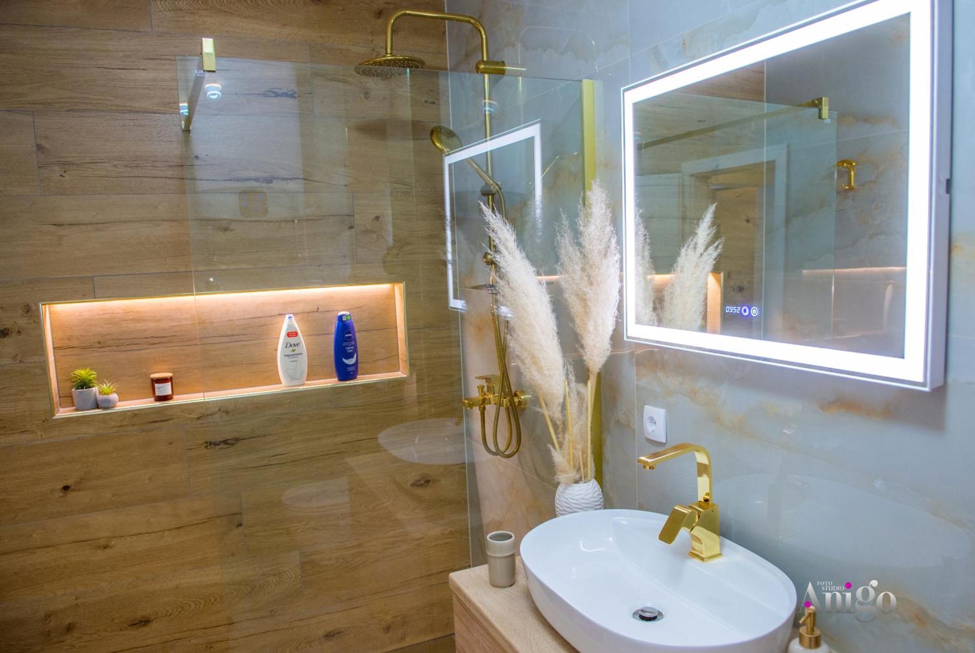 Luxury Apartment Black And Gold Мостар Экстерьер фото