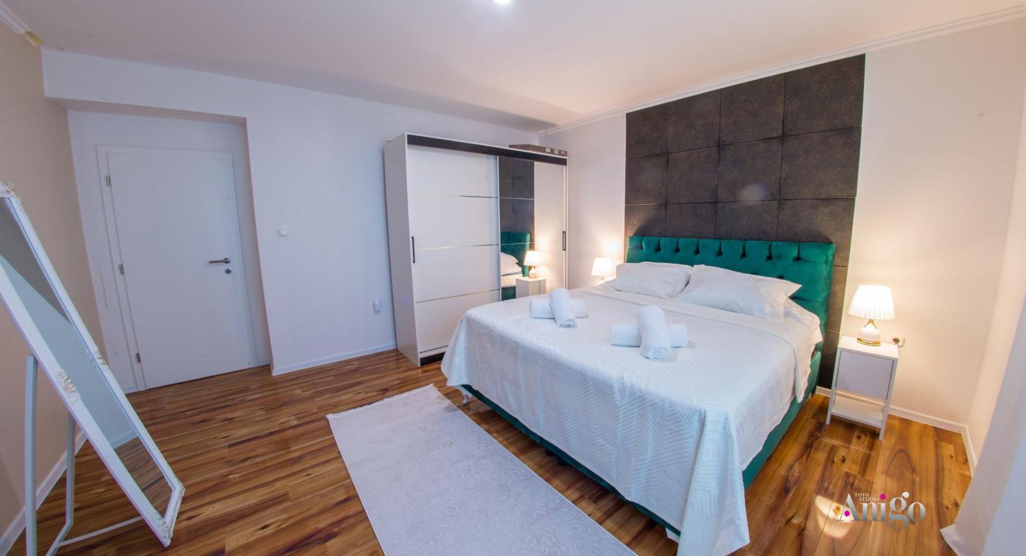 Luxury Apartment Black And Gold Мостар Экстерьер фото
