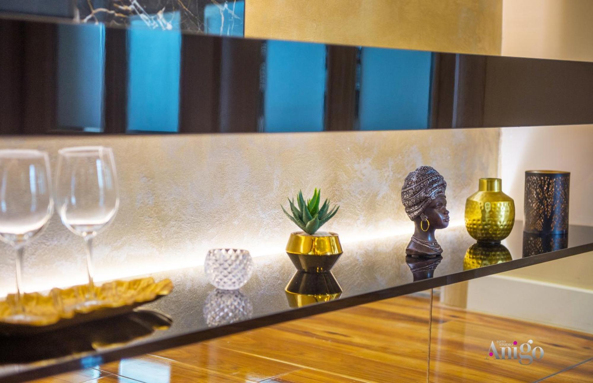 Luxury Apartment Black And Gold Мостар Экстерьер фото