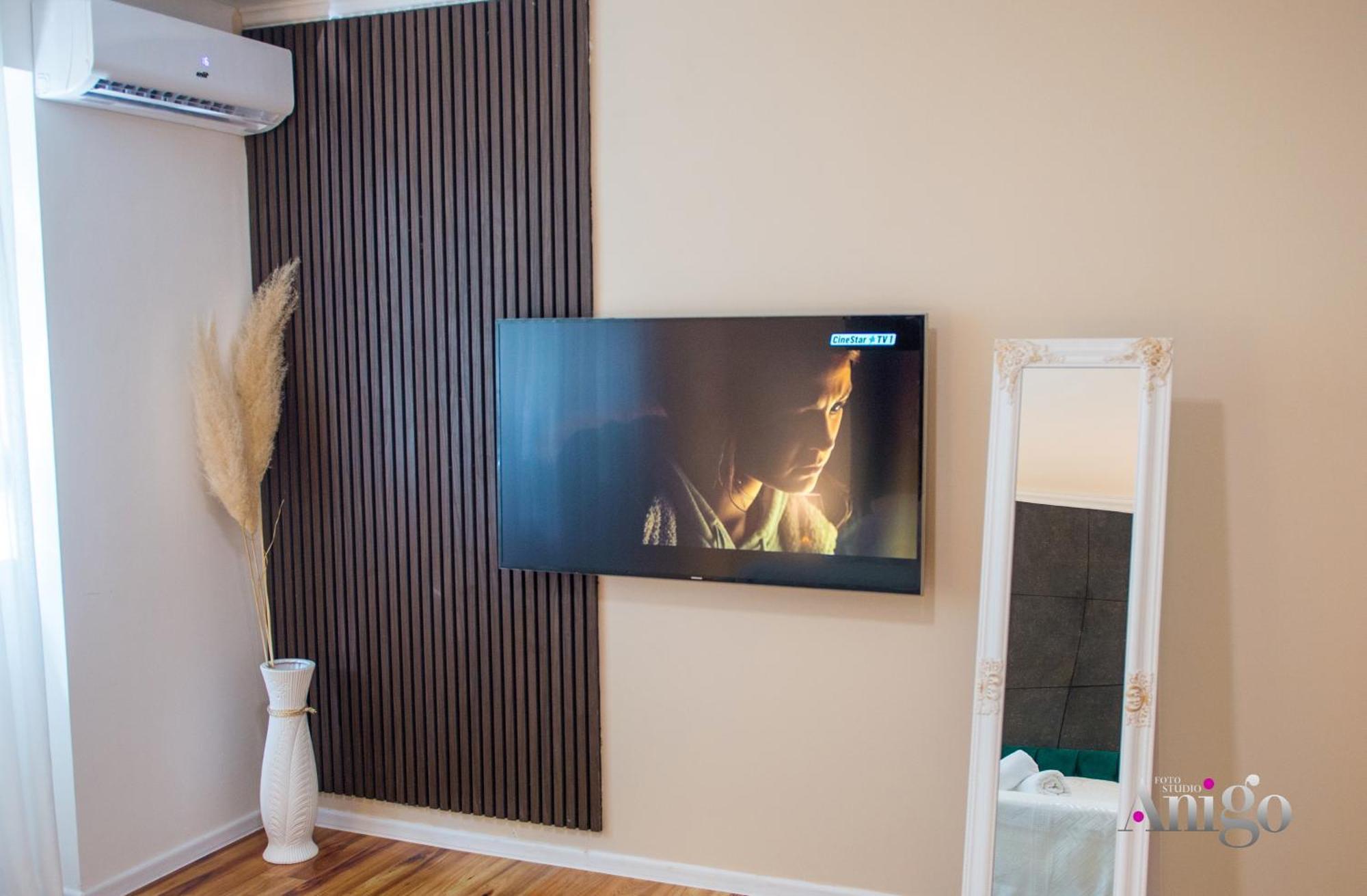 Luxury Apartment Black And Gold Мостар Экстерьер фото